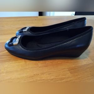 NWOT Bandalino Tad Wedge Pumps